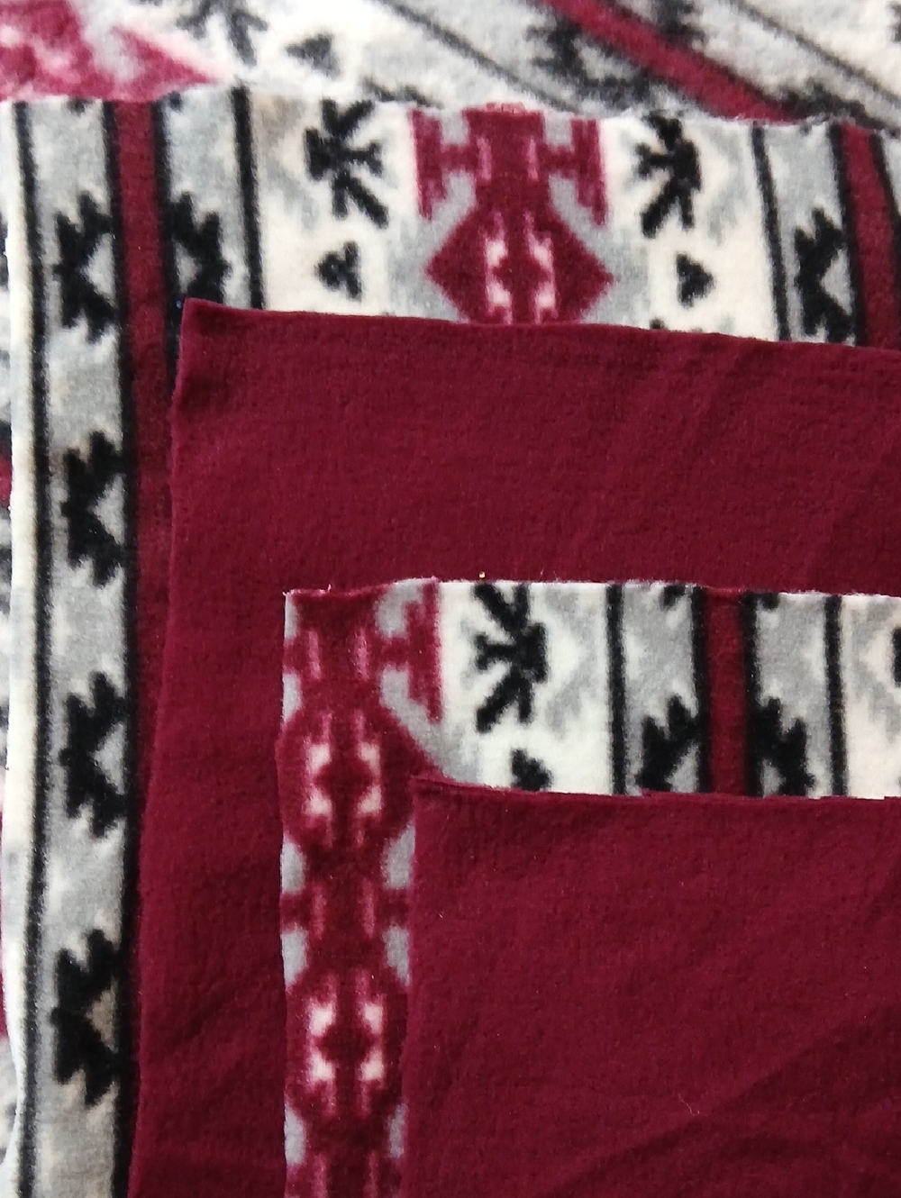 4 Fleece Pieces Two No Sew Fleece Blanket Kits 33x48